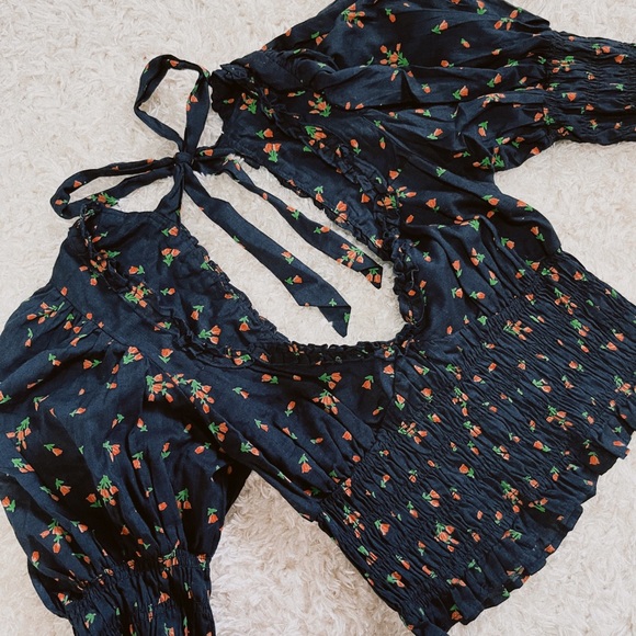 Urban Outfitters Tops - ✨NEW✨ URBAN OUTFITTERS Puff Sleeve Top